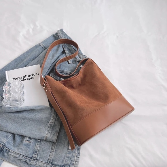 NWT Slouchy Bucket Bag Light Brown W Makeup Bag - Picture 4 of 13